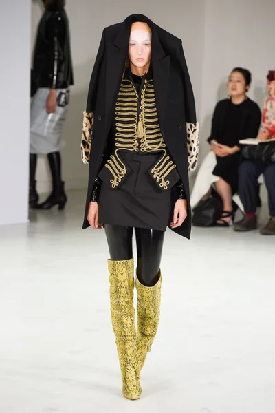 Look 15